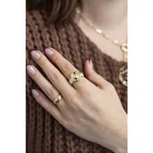 Oval Motif Diamond Ring With Hidden Halo