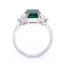 Luxe Emerald Ring with Epaulette Window